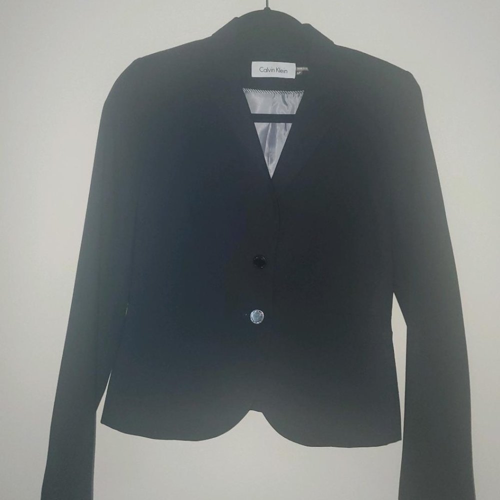 Simple Calvin Klein Black Suit Size 6P Fits like a 4